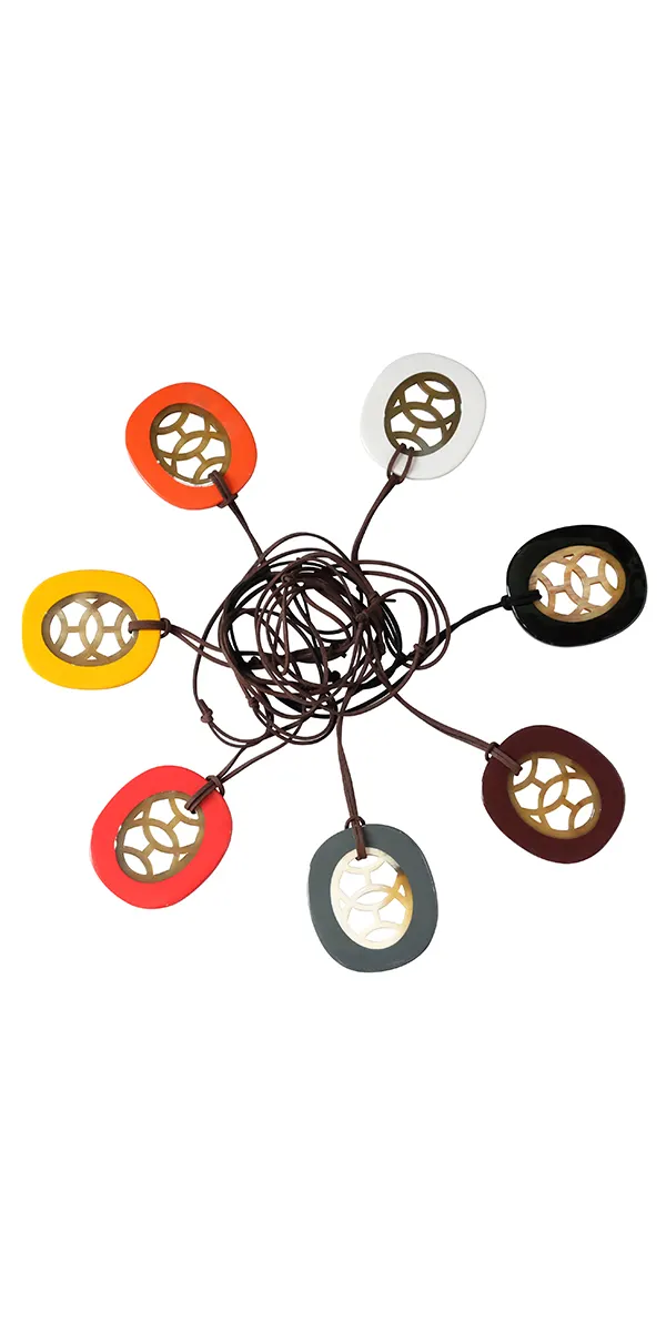Horn pendant produced in seven lacquer colors